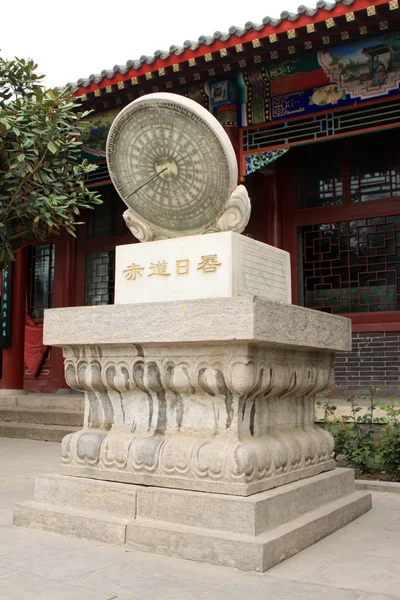 Споруд стародавнього китайського астрономічних спостережень - Сонячний годинник — стокове фото