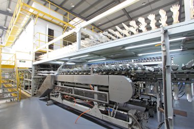 Akrilonitril bütadien eldiven üretim hattı bir fabrikada ne de