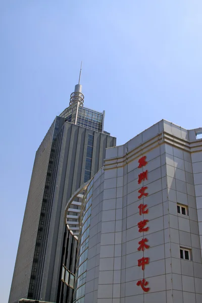 Building under the blue sky — Stock Photo, Image