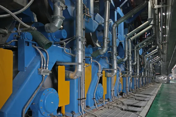 Papier machines apparatuur in een fabriek — Stockfoto