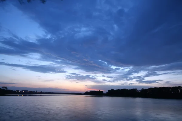 川の夜の風景 — ストック写真