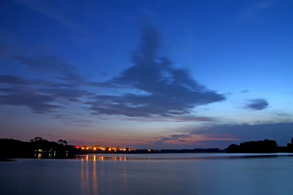 Nächtliche Flusslandschaft — Stockfoto