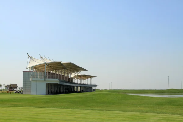 Edificios en el campo de golf — Foto de Stock