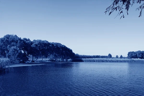 Göl manzarası — Stok fotoğraf