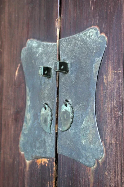 Rusty lock and door — Stock Photo, Image