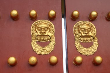 kapı çivisi ve kapı tokmakları