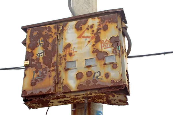 오래 된 녹슨 미터 상자 — 스톡 사진
