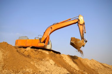 Traktörler inşaat sitesinde