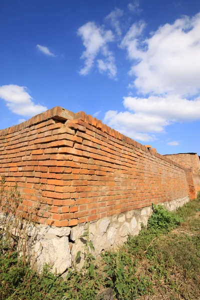Blue sky and walls — Stock Photo, Image