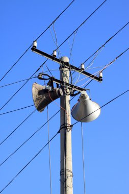 mavi gökyüzünde hoparlör