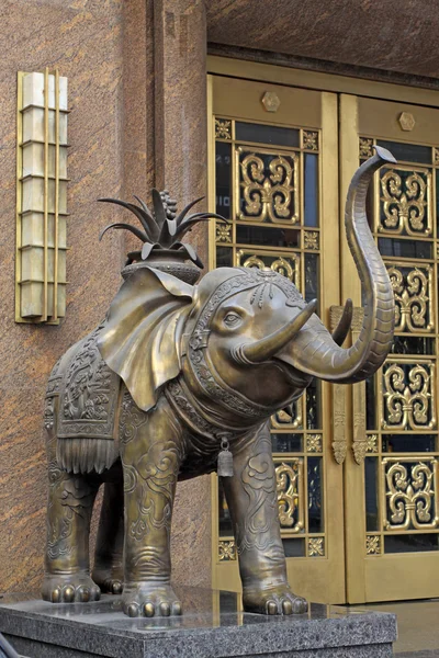 Copper elephants sculpture — Stock Photo, Image