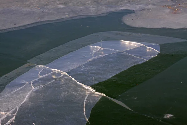 Ice by the river — Stock Photo, Image