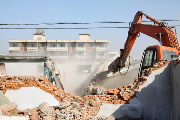 Destroyed house and machinery — Stock Photo, Image