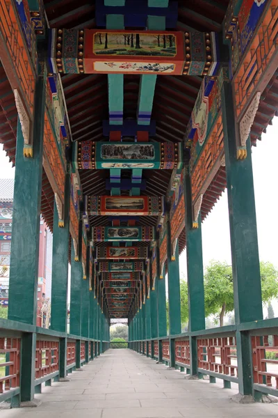 Färgade ritning eller mönster korridor, antika kinesiska traditionell — Stockfoto