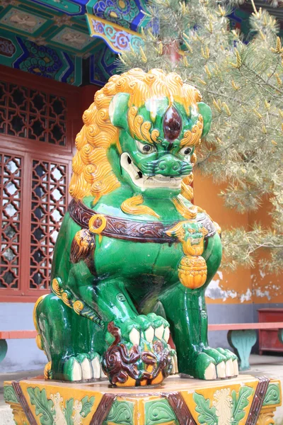 Lion sculpture in een tempel — Stockfoto