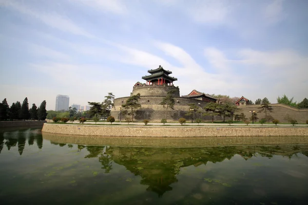 Antika kinesiska traditionell arkitektur i handan city — Stockfoto