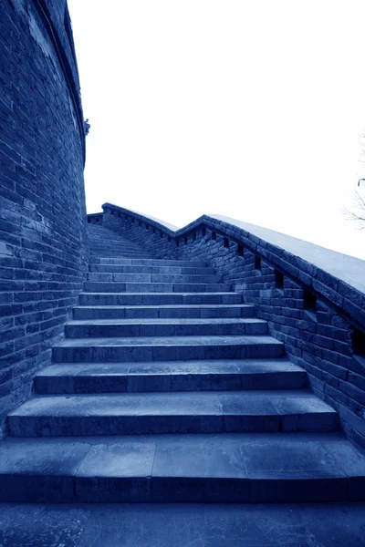 公園内の建物の石の階段 — ストック写真