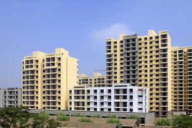 yarım kalmış binaların inşaat alanında