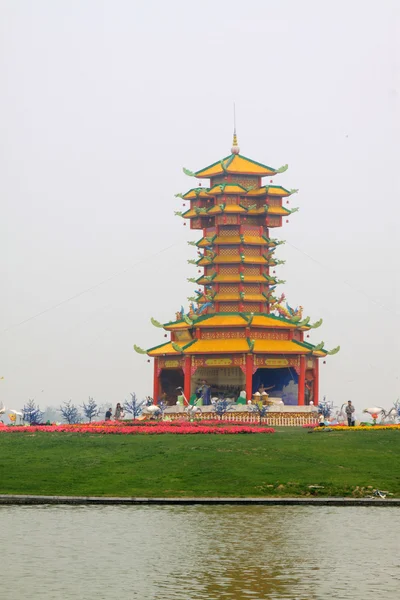 Čínská tradiční architektonické pagoda — Stock fotografie