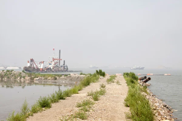 Navios e barragem — Fotografia de Stock