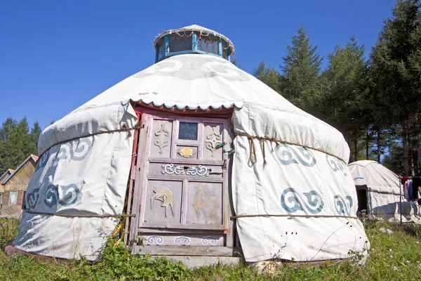 Yurt i Vall-och betesmark — Stockfoto