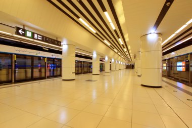 Modern salonda Pekin metrosu