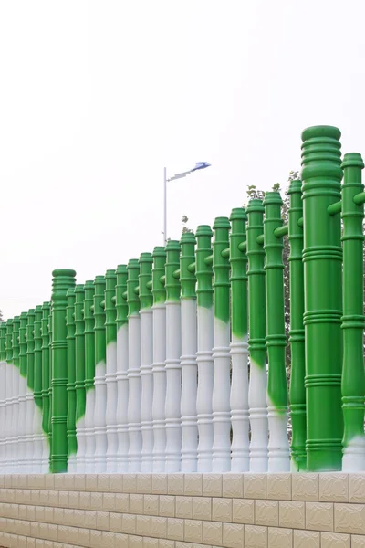 Cylindriska staket vägg — Stockfoto