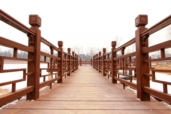 Pont en bois de style traditionnel chinois — Photo