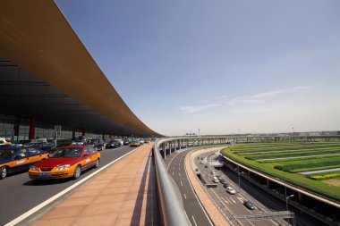 t3 Havaalanı otopark bina sahne