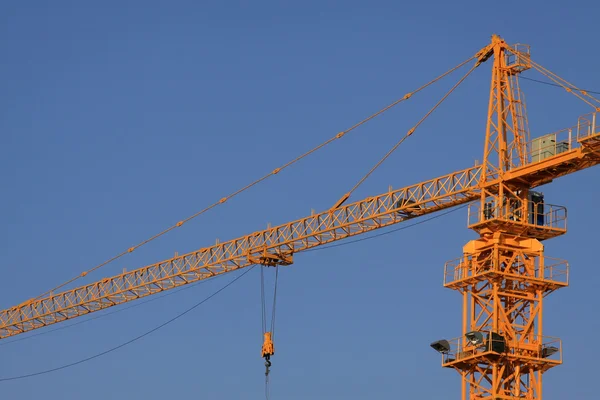 Construção de um edifício de vários andares — Fotografia de Stock