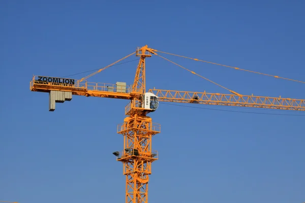 Bau eines mehrstöckigen Gebäudes — Stockfoto