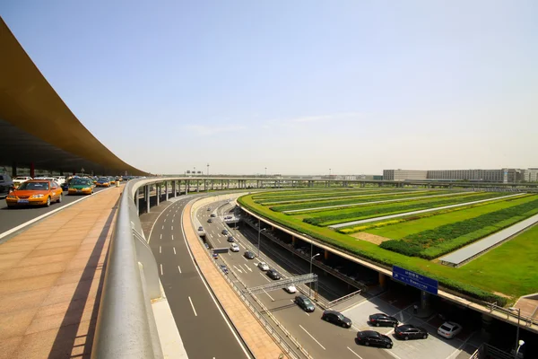 De scène van t3 luchthaven parkeren bouwgrond — Stockfoto