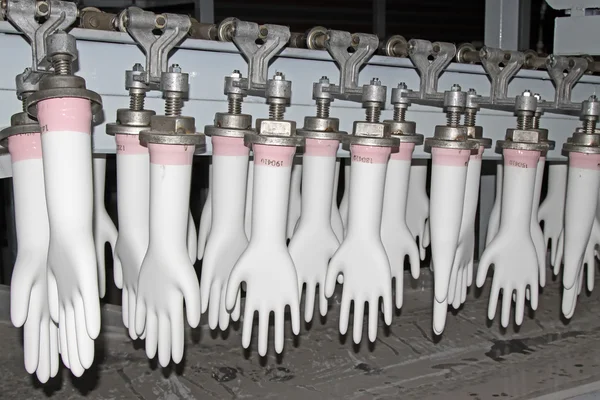 Línea de producción de guantes de butadieno acrilonitrilo — Foto de Stock