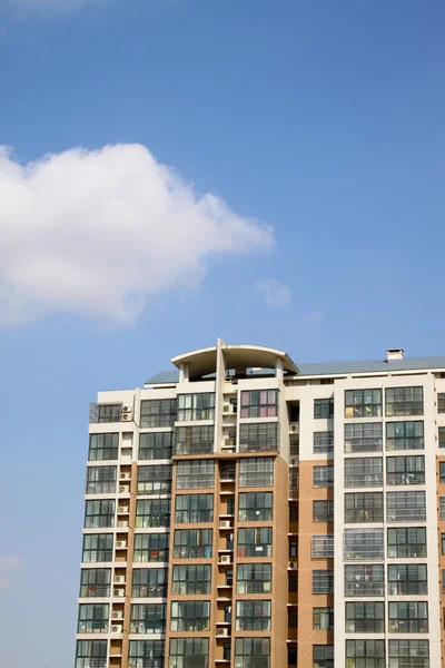 High rise building in the blue sky — Stock Photo, Image