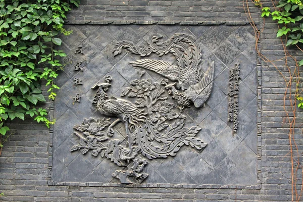 Relevo chinês na parede de pedra — Fotografia de Stock