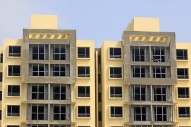 yarım kalmış binaların inşaat sahasında 