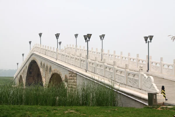 Puente de piedra tradicional chino — Foto de Stock