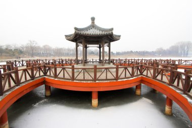 Çin Pavyonu ve parmaklıklar Park 