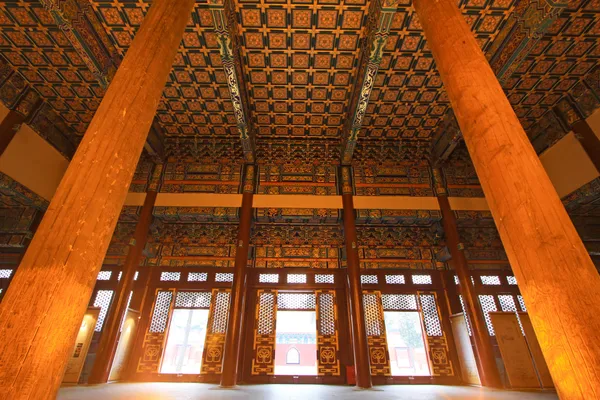 Interior del templo antiguo chino — Foto de Stock