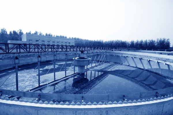 Instalações de construção de tratamento de águas residuais — Fotografia de Stock