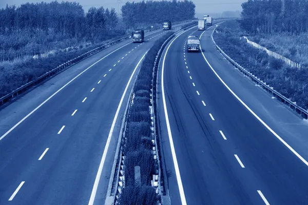 Cars driving on the highway — Stock Photo, Image