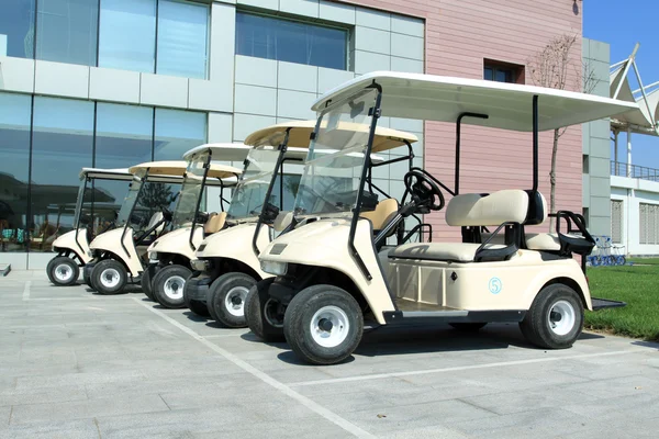 Electric golf cars row — Stock Photo, Image
