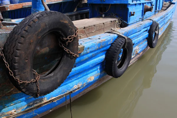 Navio atracado na marina — Fotografia de Stock