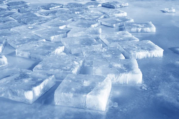 Blocos de gelo no rio — Fotografia de Stock