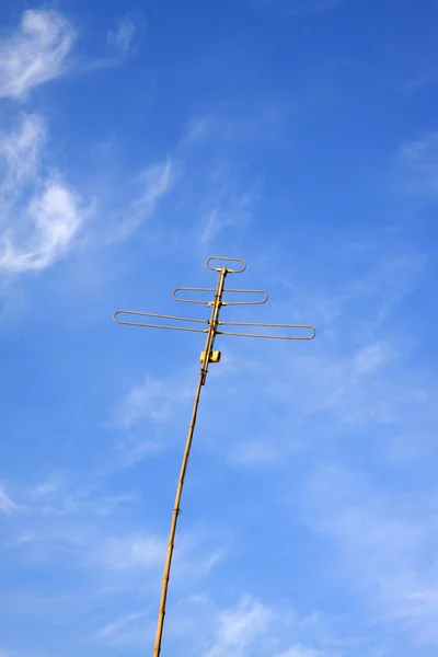 Antena de recepción de señal de televisión — Foto de Stock