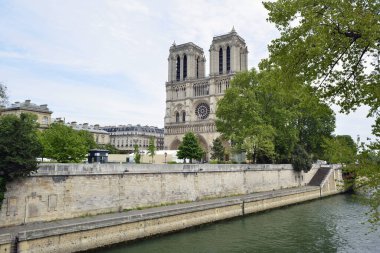 Paris geri dönmek isteyeceğin bir şehir.
