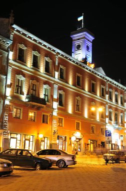 Geceleri antik şehir Lviv 'de