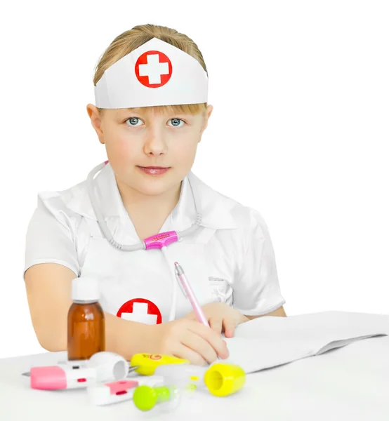 Malá holčička v uniformě lékaři — Stock fotografie