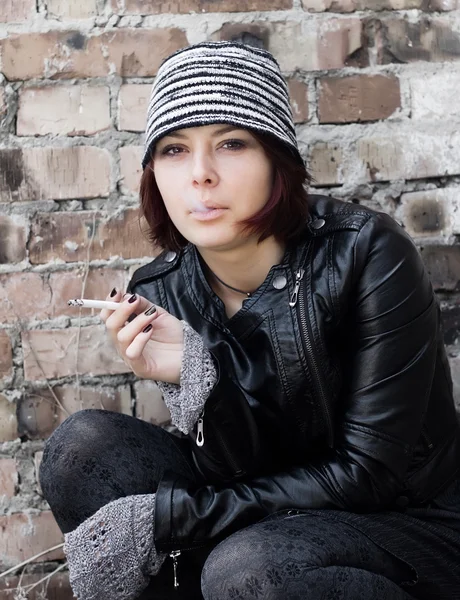 Photo of woman in grunge style smoking a cigarette — Stock Photo, Image