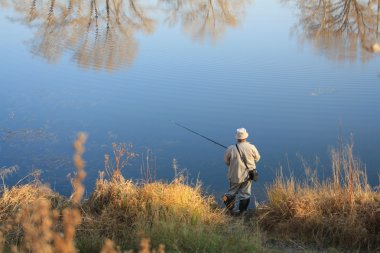 balıkçı, bir kanal Yenisey üzerinde